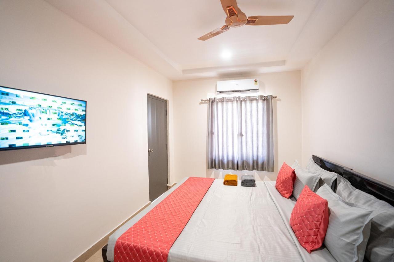 Yellow Bells Signature Hitec City Hyderabad Exterior photo