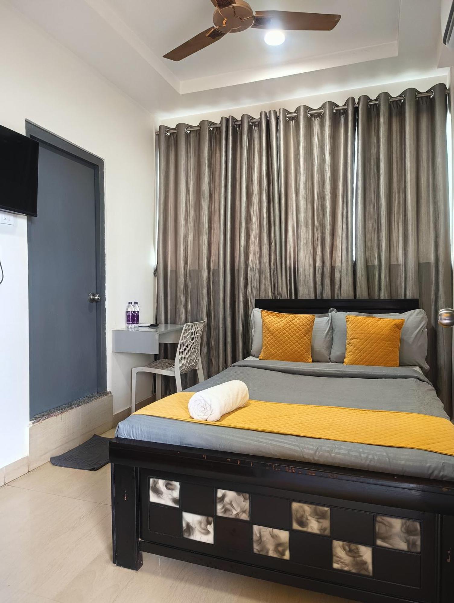 Yellow Bells Signature Hitec City Hyderabad Exterior photo