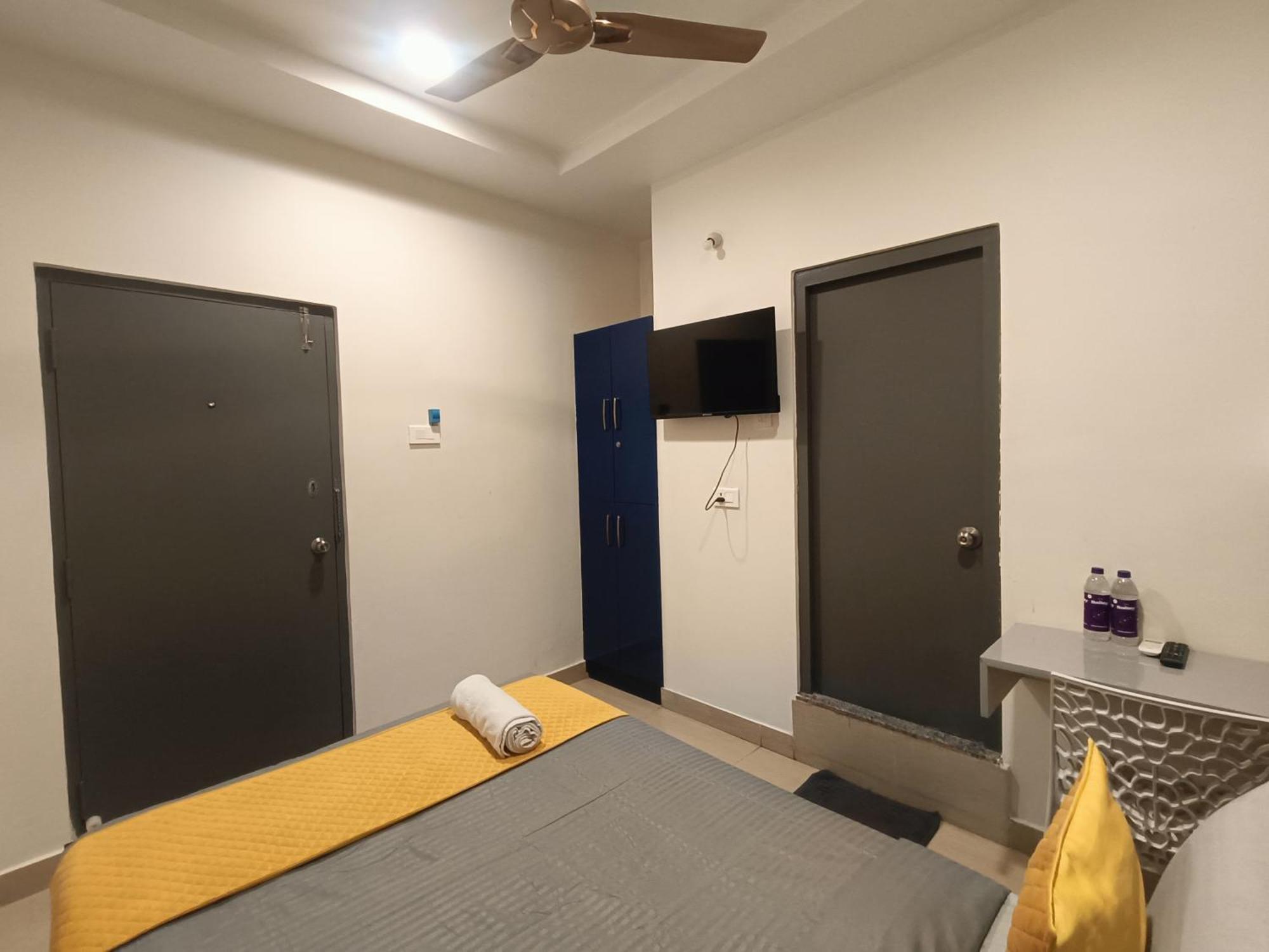 Yellow Bells Signature Hitec City Hyderabad Exterior photo